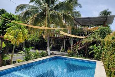 هتل Hostal Copacabana Sv