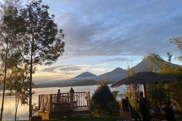 هتل Ruhondo Beach Resort