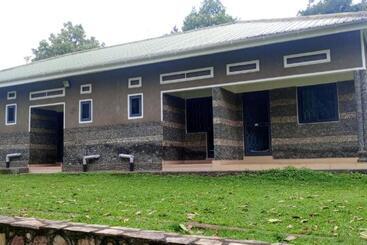 هتل Rwenzori Base Camp Tour Holiday Inn