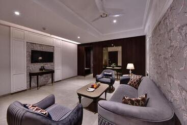 בית מלון כפרי The Fern Shelter Resort Palghar