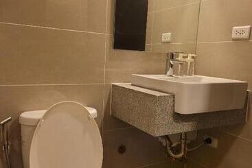 هتل Uptown Parksuites Tower 1 At Bgc Staycations Up Above 12