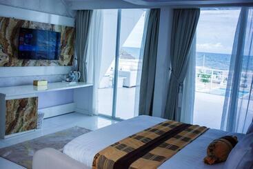 هتل White Deck Beach Resort