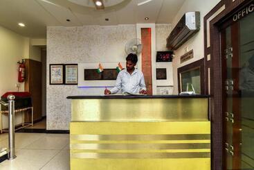 Oyo Flagship Hotel Alpine Inn