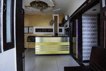 Oyo Flagship Hotel Alpine Inn
