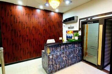 Oyo Flagship Hotel Alpine Inn