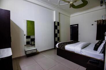 Oyo Flagship Hotel Alpine Inn