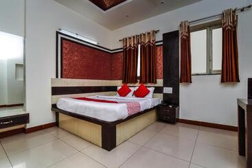 Oyo Flagship Hotel Alpine Inn