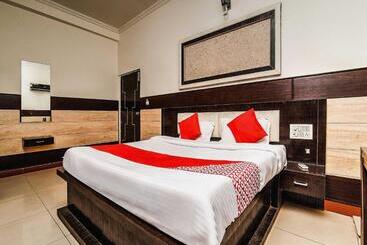 Oyo Flagship Hotel Alpine Inn