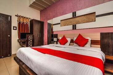 Oyo Flagship Hotel Alpine Inn