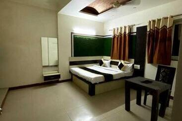 Oyo Flagship Hotel Alpine Inn