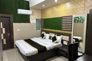 Oyo Flagship Hotel Alpine Inn