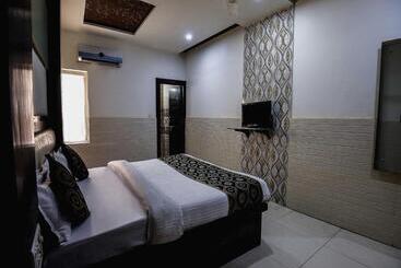 Oyo Flagship Hotel Alpine Inn