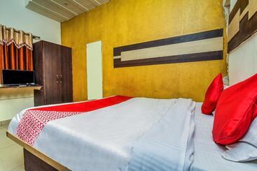 Oyo Flagship Hotel Alpine Inn