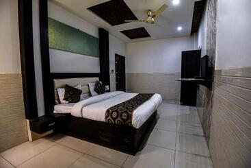 Oyo Flagship Hotel Alpine Inn