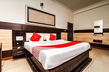 Oyo Flagship Hotel Alpine Inn