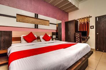 Oyo Flagship Hotel Alpine Inn