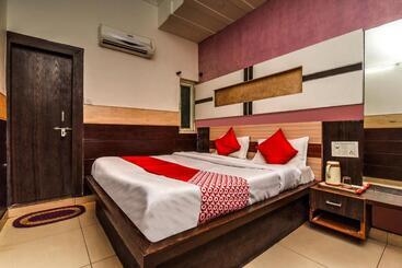Oyo Flagship Hotel Alpine Inn