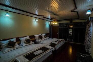 پانسیون De Villaz The Luxury Stay