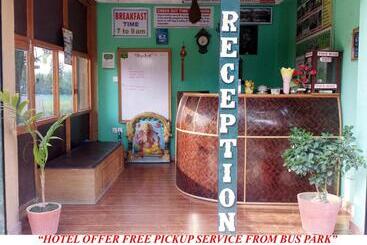 پانسیون Nikunj Safari Guest House Sauraha  A Place Where You Can Book Jungle Wildlife Safari