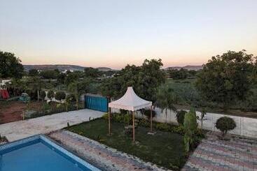 استراحتگاه Kohinoor Farm House