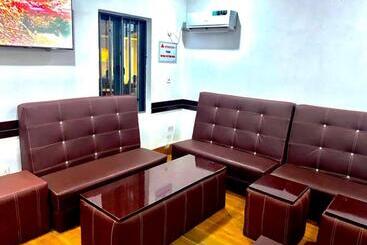Rove Luxury Hotel And Suites
