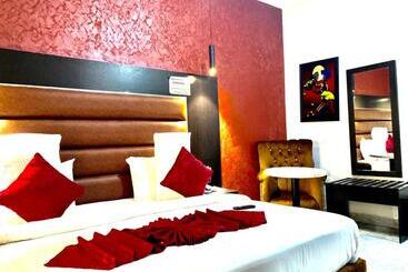 Rove Luxury Hotel And Suites