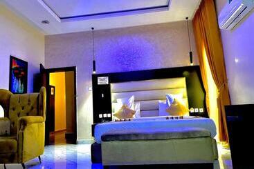 Rove Luxury Hotel And Suites