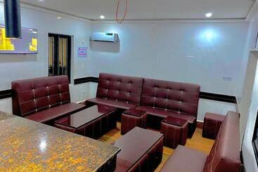 Rove Luxury Hotel And Suites
