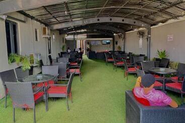 Rove Luxury Hotel And Suites