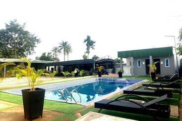 Rove Luxury Hotel And Suites