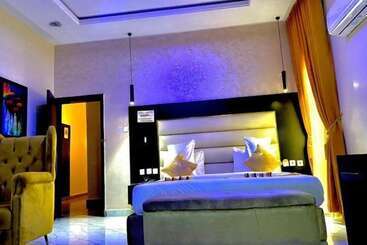 Rove Luxury Hotel And Suites