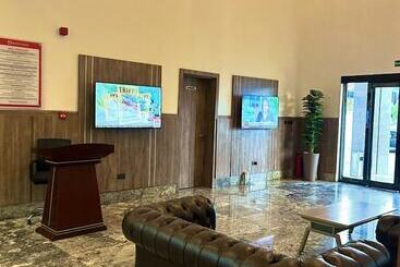 Rove Luxury Hotel And Suites