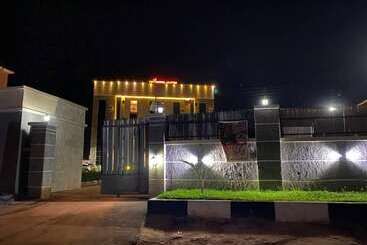 Rove Luxury Hotel And Suites
