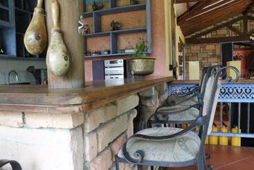 تختخواب و صبحانه Finca Hotel La Masia