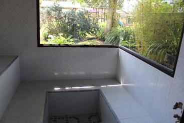 تختخواب و صبحانه Finca Hotel La Masia