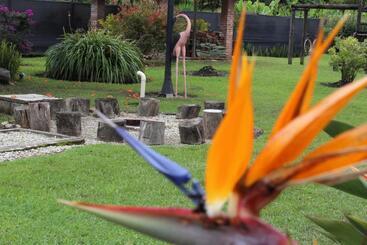 تختخواب و صبحانه Finca Hotel La Masia