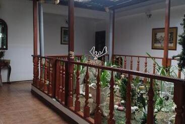 تختخواب و صبحانه Posada De Zory