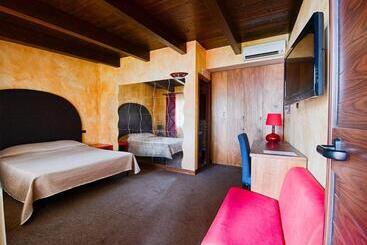 تختخواب و صبحانه Torrimpietra Guest House
