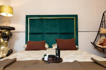 هتل Femme Noir Boutique Apartament Fitness E Spa