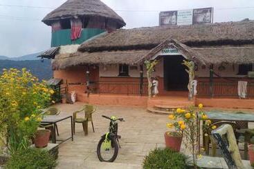 هتل Astam Farm House Homestay
