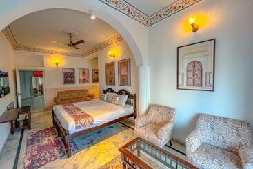 هتل Dyore House By Bharat Mahal Palace
