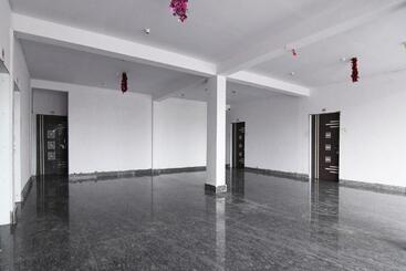 هتل Oyo Silk City Palace
