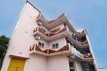 هتل Oyo Silk City Palace