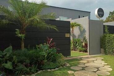هتل Suites Lounge La Viga