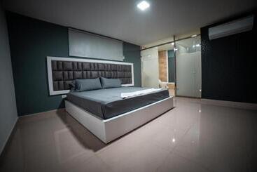 هتل Suites Lounge La Viga