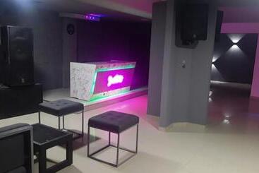 هتل Suites Lounge La Viga