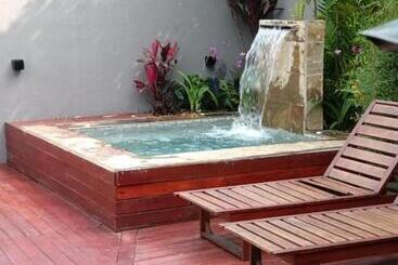 هتل Suites Lounge La Viga