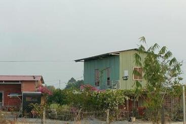 هتل The Farmer  Home