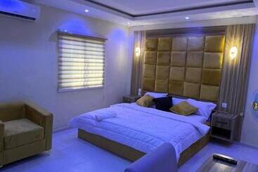 هتل Westway Suites