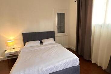 پانسیون Economy Room In Downtown